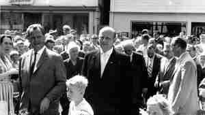 Foto 1 - Brandt - Burgdorf-Besuch 30. Juni 1961 - mit stellv. Bürgermeister Reppenhagen - 1